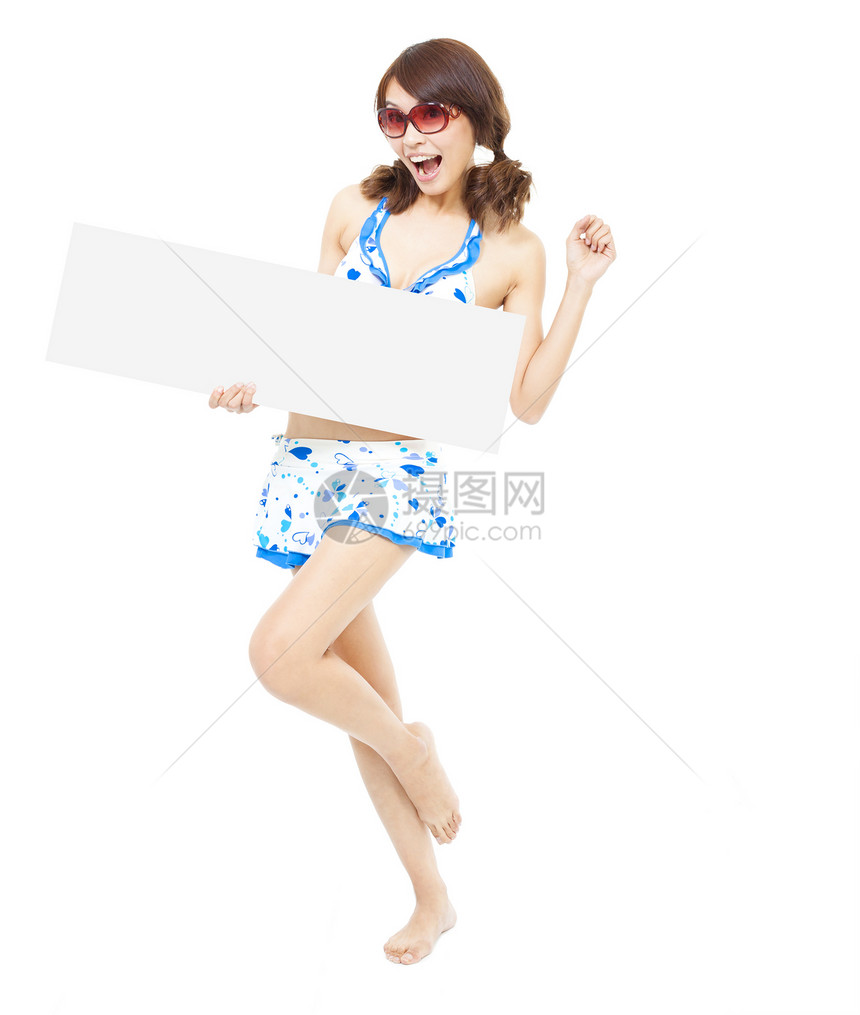 快乐的漂亮女人 站着拿着板子图片