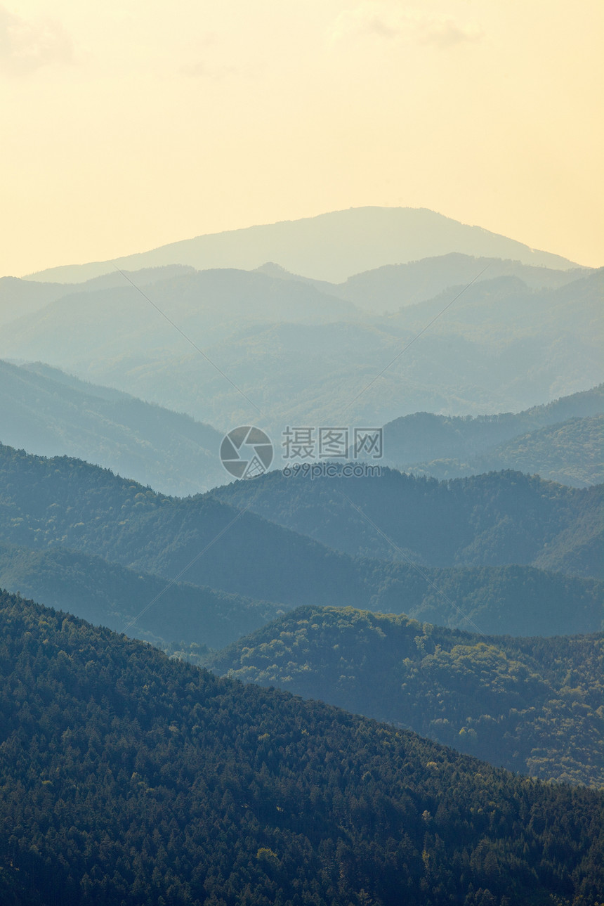 山山背景树木农村山脉高山森林旅行环境远足荒野土地图片