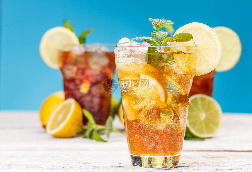 冰茶杯背景草本植物冰块柠檬玻璃水果饮料蓝色图片