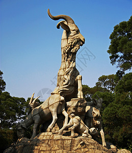 中国广州市五座山羊雕像童话历史性地标故事蓝色天空旅行石头雕塑历史背景图片