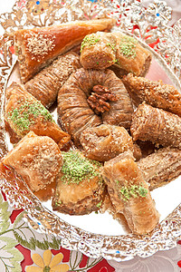 土耳其语甜点火鸡盘子开心果蜂蜜面包脚凳糖果咖啡店异国核桃食物高清图片素材
