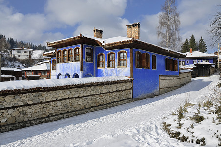 科普里夫奇察的房屋木屋中心乡村石头石墙传统建筑栅栏交易房子背景图片