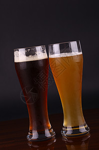 啤酒杯棕色小麦酿造玻璃液体扣篮工艺饮料啤酒高清图片