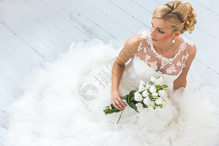 婚礼 美丽的新娘庆典化妆品花朵玫瑰裙子成人女士花束微笑头发发型高清图片素材