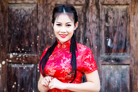 中华女子在传统的中国青桑祝福下幸福裙子女士问候语戏服广告新娘服装文化女孩背景图片