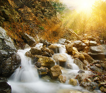 山山河石头流动山脉岩石背景图片