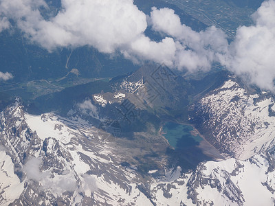 山飞机阿尔卑斯山冰川高山运输蓝色飞行旅行飞机场景天线天空山脉背景
