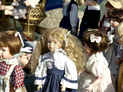 旧娃娃礼物母亲玩具孩子们奶嘴头巾女孩们背景图片