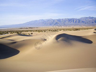 死亡谷地沙丘的阴影辉光高清图片素材