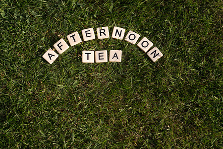 下午 下午茶一个字摄影瓷砖文化季节蛋糕草皮草地绿色背景图片