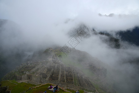 古代废墟地标石头遗产吸引力历史性岩石建筑薄雾背景图片