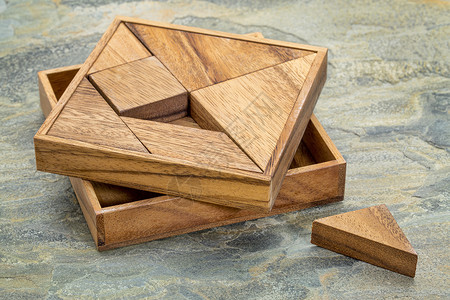 tangram  中文拼图游戏粮食木头板岩七巧板部分石头正方形游戏白色三角形背景图片
