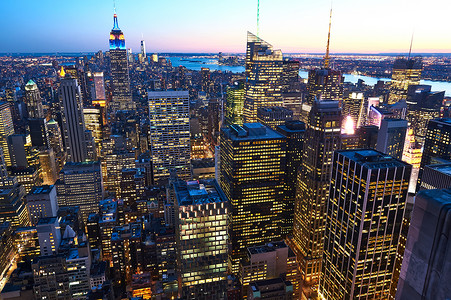 曼哈顿市风景与帝国大厦在夜幕下全景天空天际摩天大楼景观商业城市建筑办公室建筑学天线高清图片素材