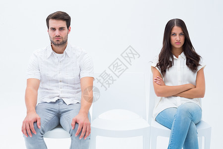 愤怒的一对夫妇在争吵后不说话女朋友夫妻烦恼男朋友服装休闲斗争男性分歧离婚争议高清图片素材