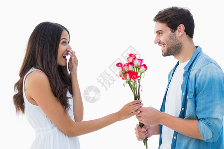 欢乐的潮人给他女朋友送玫瑰花夫妻男人休闲男性女性震惊头发花朵牛仔布感情漂亮的高清图片素材