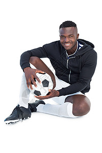 足球运动员与球坐在一起球衣闲暇男性杯子黑色运动活动运动服微笑世界背景图片
