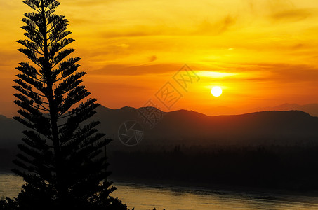 保过班日落过山海滩乡村风景山脉黄色日出活力橙子角度天空背景