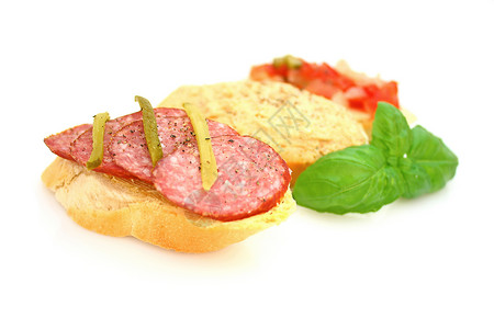 意大利香肠布鲁塞塔香料食物香肠面包草药小吃午餐美食低脂肪营养背景