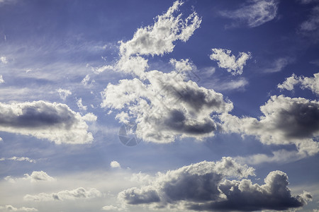 动态蓝天空阳光天气蓝色空气水平天堂云景白色色彩场景背景图片