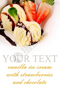 香草冰淇淋和草莓牛奶水果蛋糕宏观奶制品圣代鞭打食物小吃产品背景图片