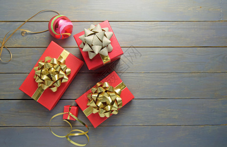 圣诞礼物礼物木头生日玩具展示包装玩意儿桌子盒子空白背景图片