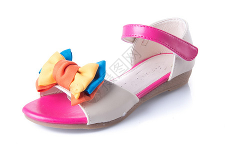儿童鞋底的凉鞋皮革童年粉色橡皮孩子们衣服女孩白色鞋类背景图片