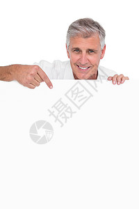 展示海报的偶然男子手指男性微笑广告广告牌快乐手势背景图片