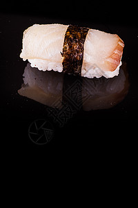 黑色的黄黄色尾巴菜单食物餐厅盘子背景海苔海鲜鱼片寿司背景图片