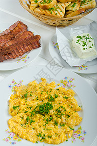 美味的早餐早餐草药桌子黄油香肠食物香菜橙子餐厅生物面包爽朗高清图片素材