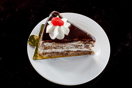 巧克力蛋糕白色甜点可可咖啡杯食物盘子背景图片