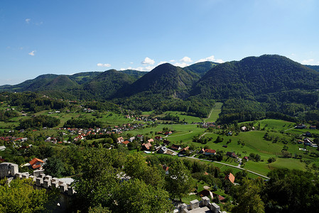 从Celje城堡看到斯洛文尼亚的Lasko山谷高清图片