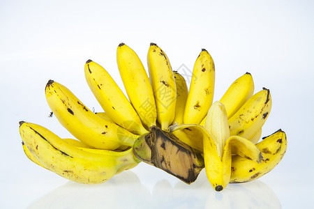 一群香蕉小吃正方形食物对象白色黄色水果背景图片