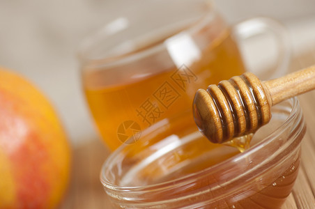 蜂蜜棒蜜蜂暖光黄色绿茶饮食背景图片