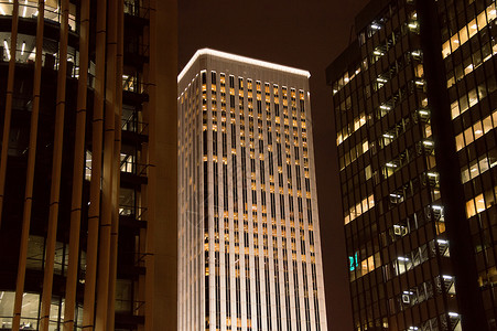 现代建筑物夜间夜校金融地面办公室房子玻璃建筑学商业城市背景图片