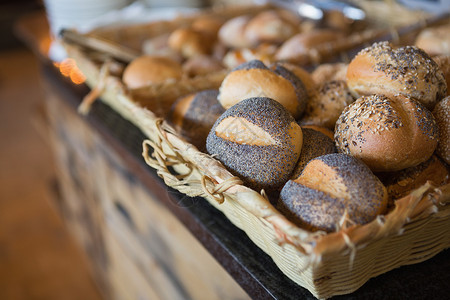 以美味面包填满篮子商业餐厅食堂行业咖啡馆饮料咖啡店食品背景图片