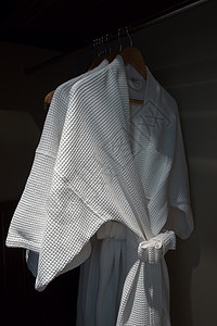 白浴袍衣服棉布酒店柔软度纺织品奢华毛巾睡衣长袍背景图片
