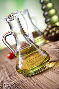 瓶装橄榄油 地中海农村主题草药玻璃烹饪处女液体瓶子叶子美食油壶宏观背景图片