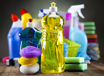 清洁 家庭工作丰富多彩的主题海绵洗涤瓶子消毒洗手间手套工具刷子化学品团体洗涤剂高清图片素材