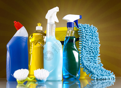 清洁设备和太阳 家庭工作丰富多彩的主题洗涤手套产品化学品海绵液体塑料消毒剂商品刷子冲刷高清图片素材