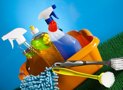 一套清洁用品 家庭工作丰富多彩的主题刷子家务橡皮产品化学品工具消毒剂塑料洗涤剂洗涤团体高清图片素材