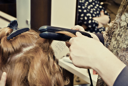 理发师头饰艺术家头发矫直机造型师女性发型背景图片