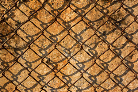 金属生铁丝网岩石栅栏石头水泥建筑学水平削片墙纸橙子工业背景图片