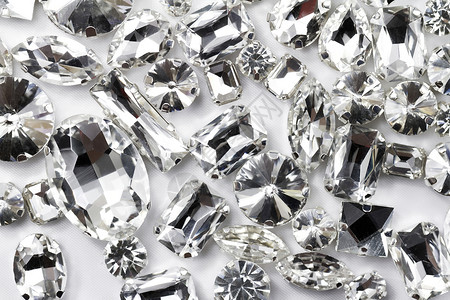水晶螺旋钻石装饰品奢华插图宏观石头透明度珠宝宝石白色背景图片