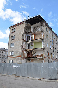 五层坍塌拆迁中的房子高清图片