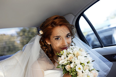 幸福新娘美丽微笑生活婚礼女士钻石女孩已婚面纱背景图片