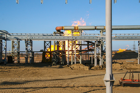燃火的天然气和石油管道背景图片