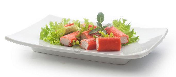 Crab 棒模仿红色绿色鱼糜团体海鲜蟹肉沙拉食物生产盘子背景图片