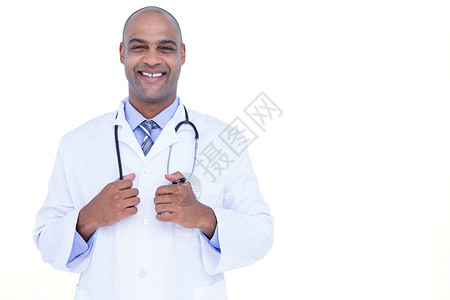微笑的医生在看照相机专家医务室男人服务实验办公室制服混血保健男性护士高清图片素材