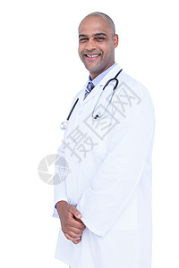微笑的医生在看照相机保健工作服男人卫生医务室混血实验服务专家护士制服高清图片素材