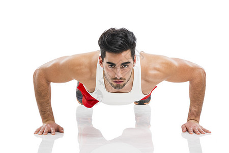 做俯卧撑的运动健体男肌肉运动员重量身体力量腹肌健身房白色训练二头肌背景图片